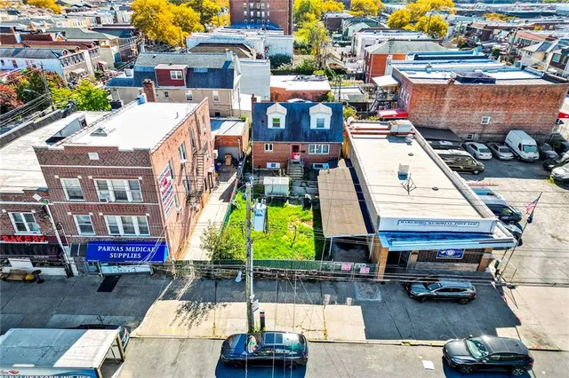 a picture of city view