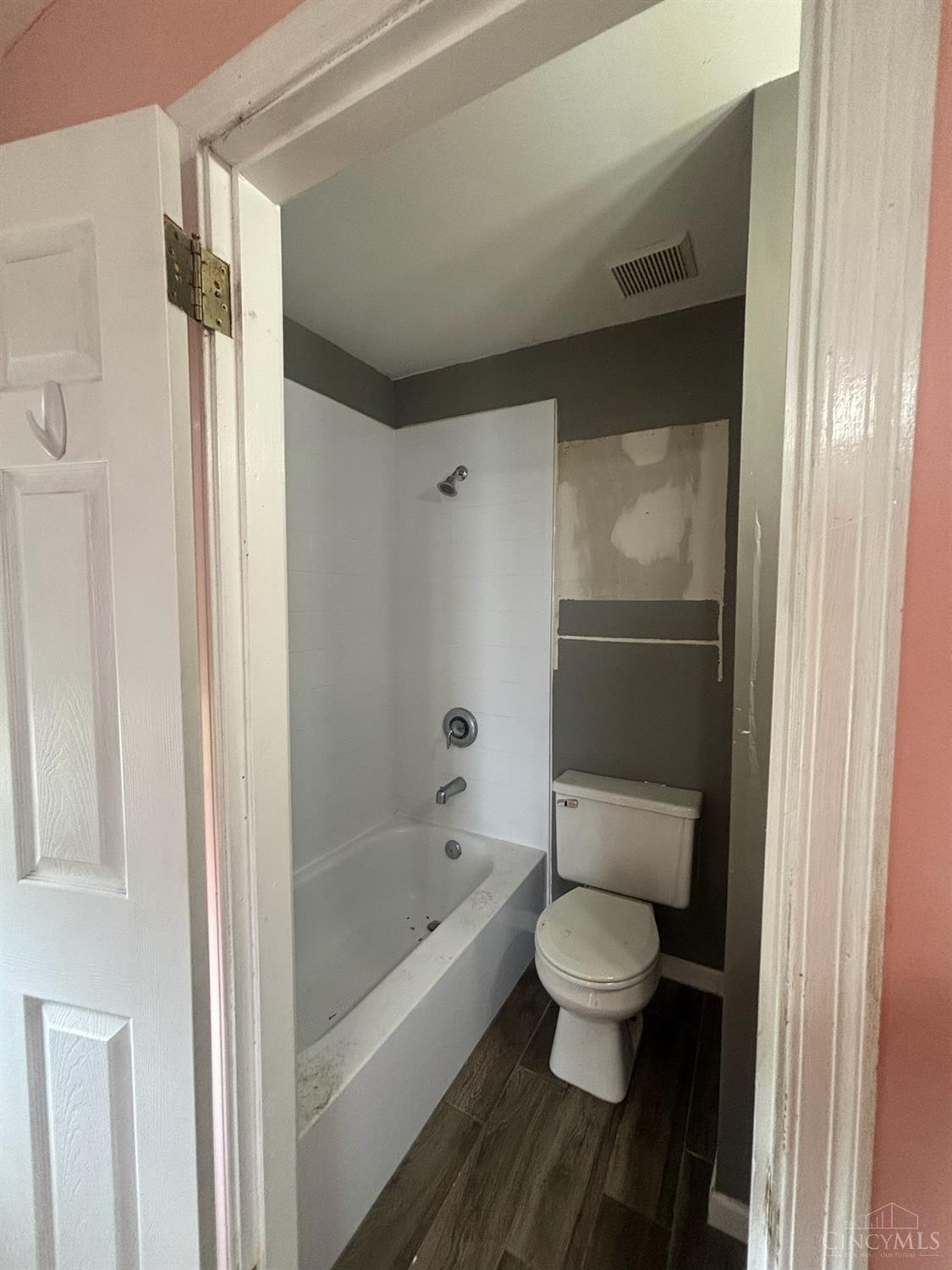 805 West Galbraith Road Cincinnati, OH 45231 - Photo 15 of 25 Gallery Image 15