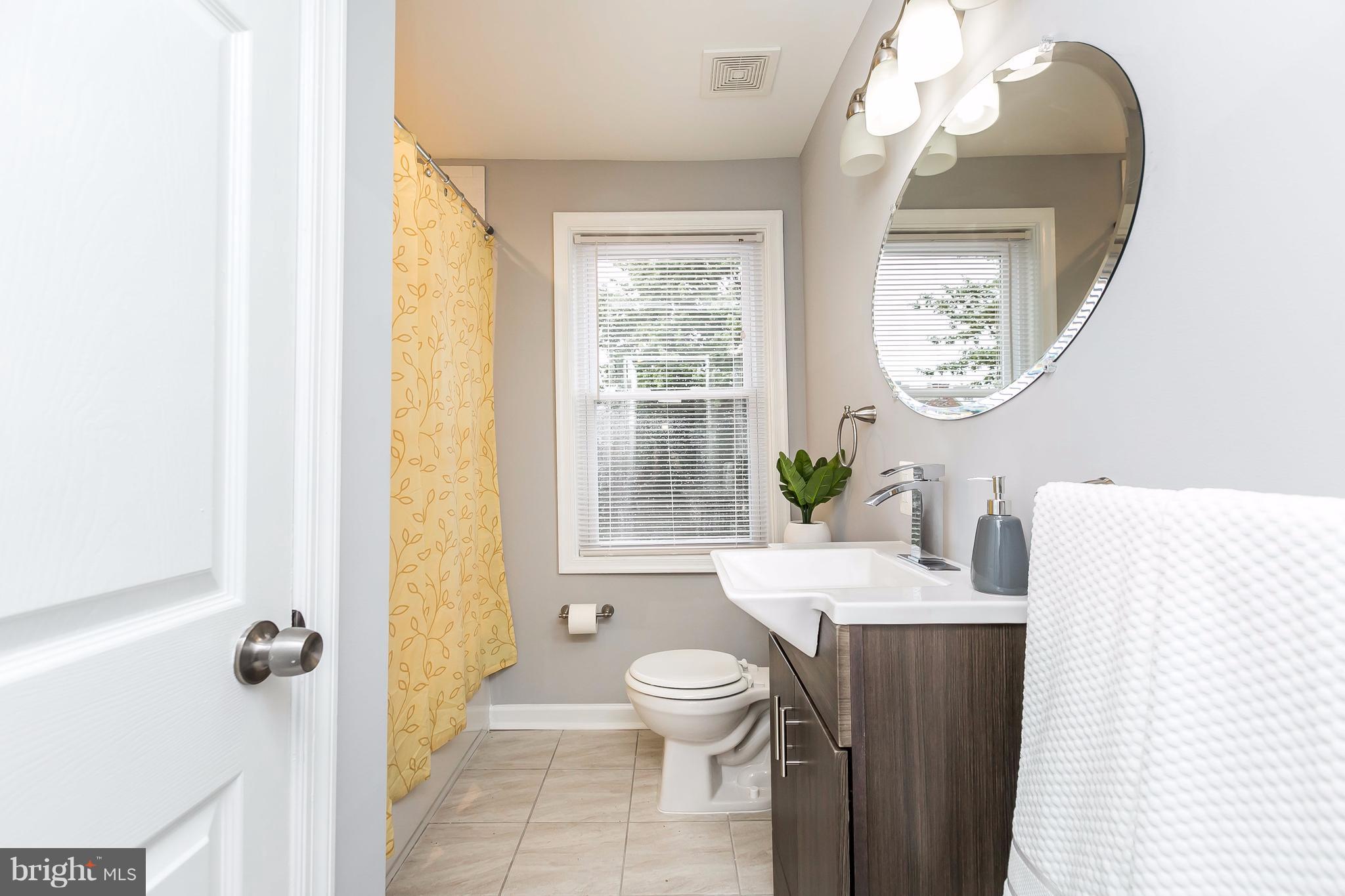 3827 Monterey Road Baltimore, MD 21218 - Photo 15 of 30 Custom Full Bath