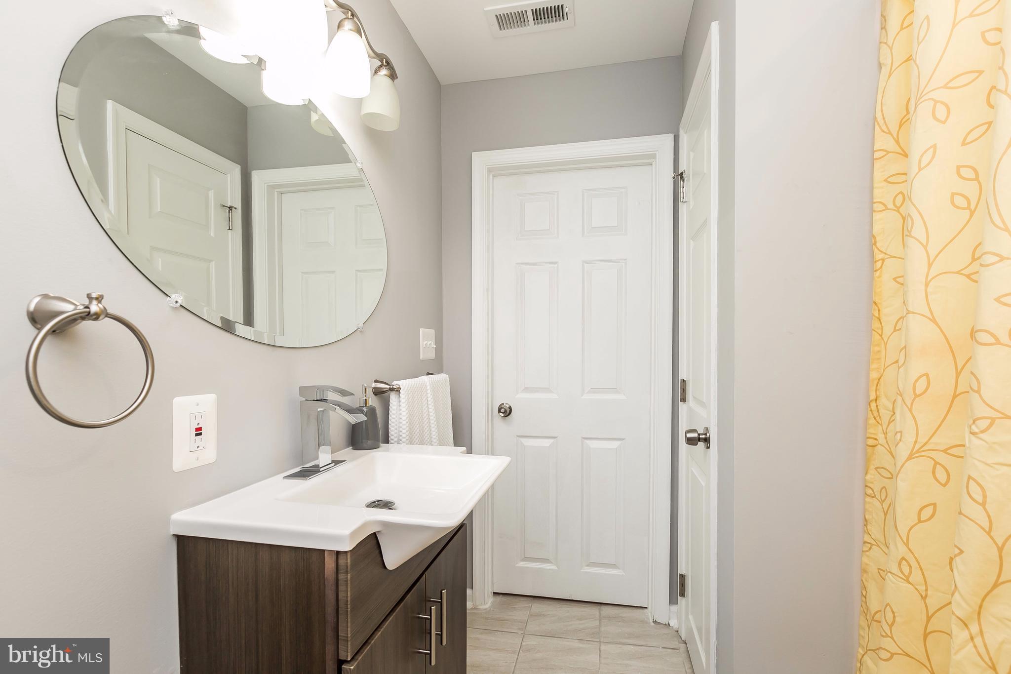 3827 Monterey Road Baltimore, MD 21218 - Photo 16 of 30 Contempory Touches!