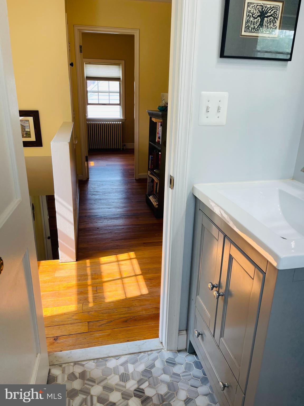 5018 South Chesterfield Road Arlington, VA 22206 - Photo 22 of 68 Top level hallway.
