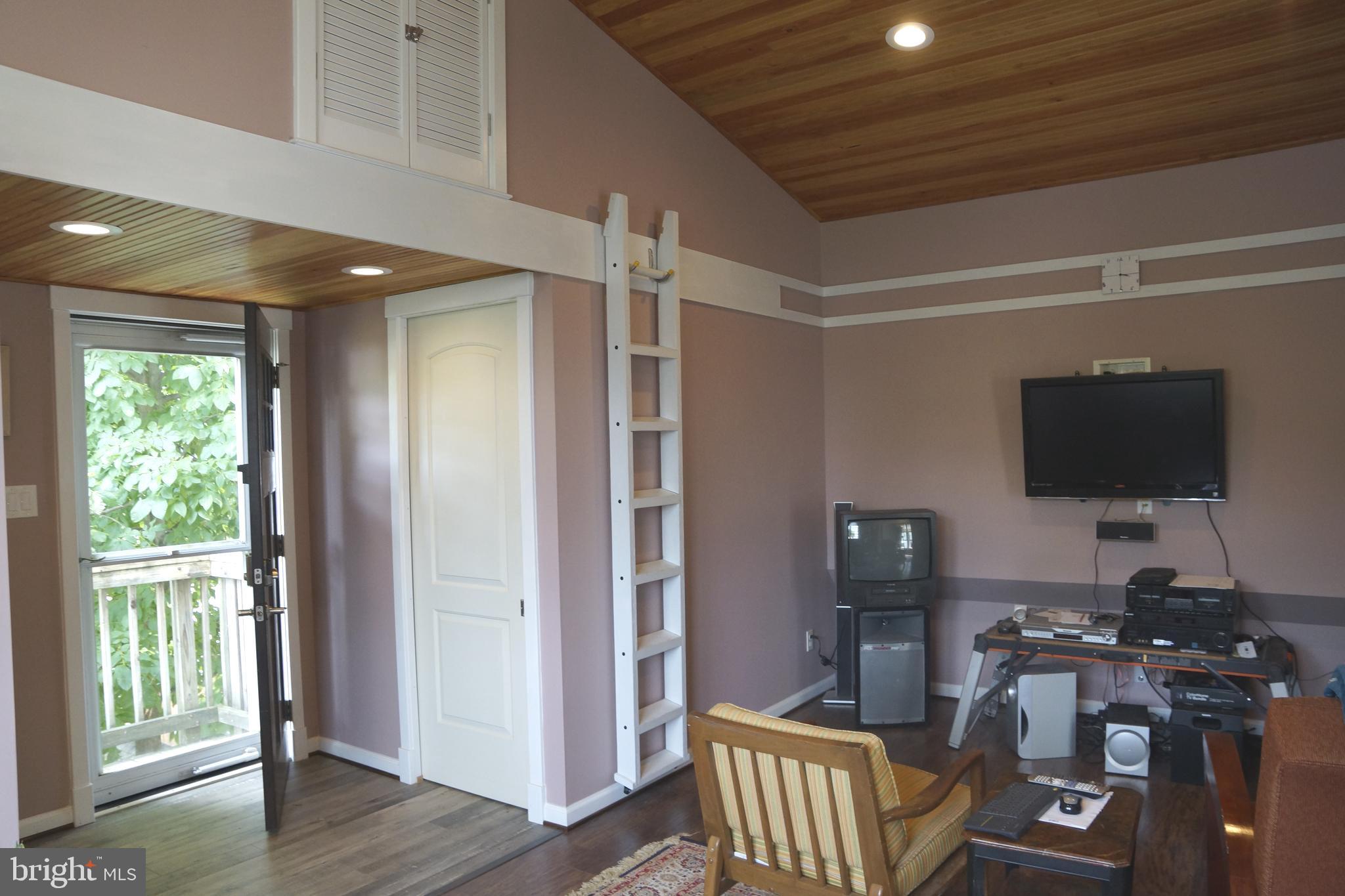 5018 South Chesterfield Road Arlington, VA 22206 - Photo 43 of 68 Room above garage