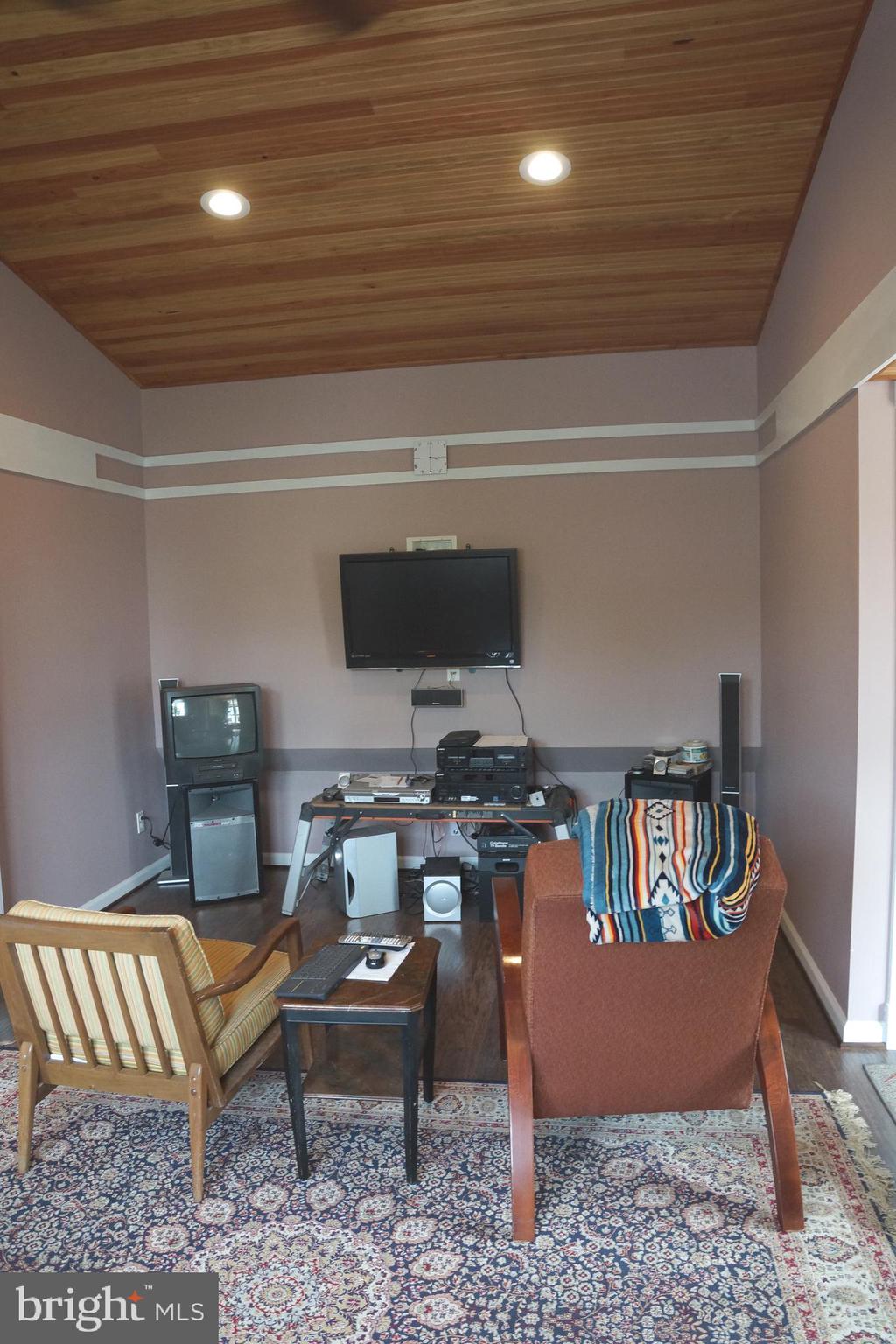 5018 South Chesterfield Road Arlington, VA 22206 - Photo 44 of 68 Wood ceiling in room above garage