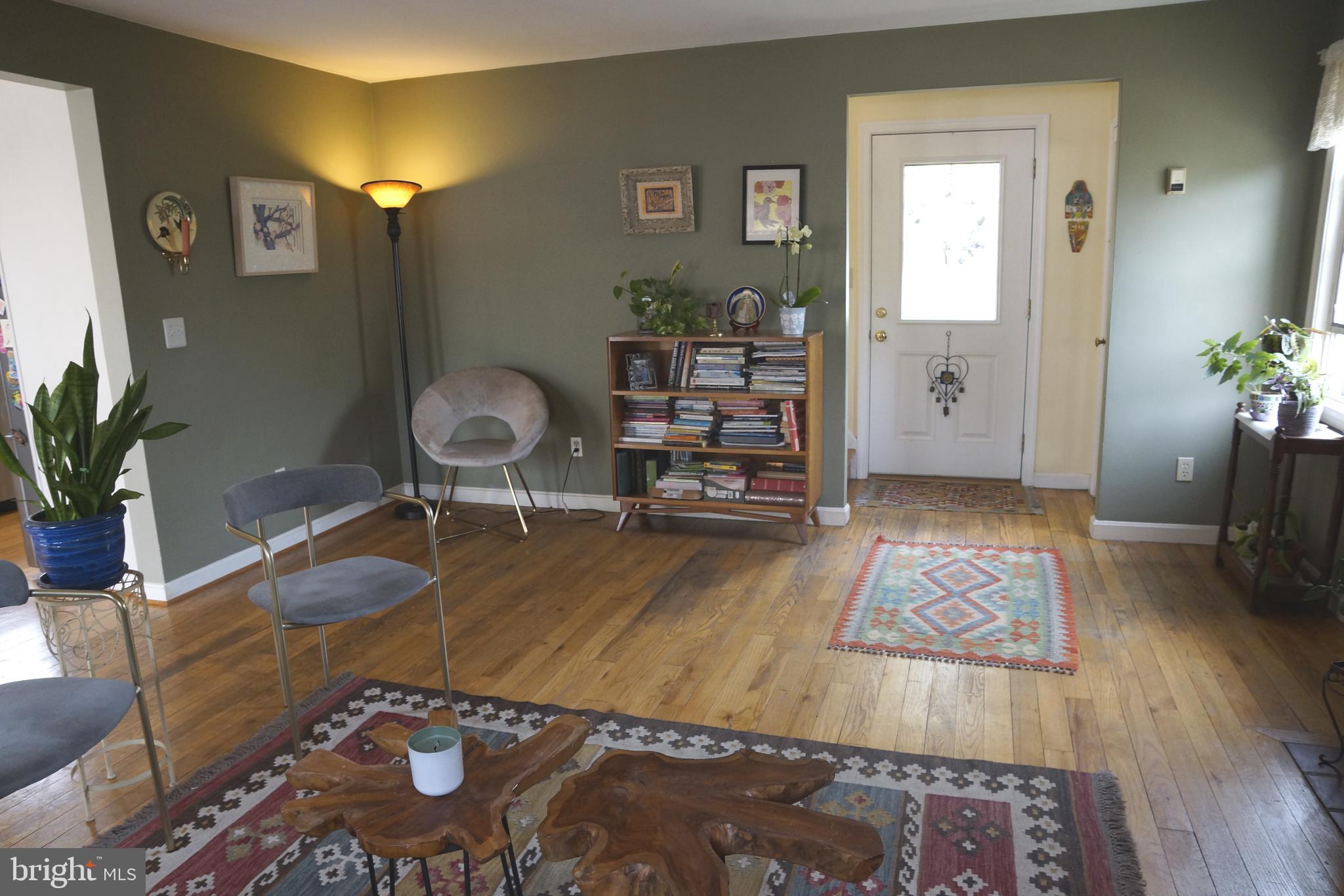 5018 South Chesterfield Road Arlington, VA 22206 - Photo 5 of 68 Front door entry with small foyer and coat closet
