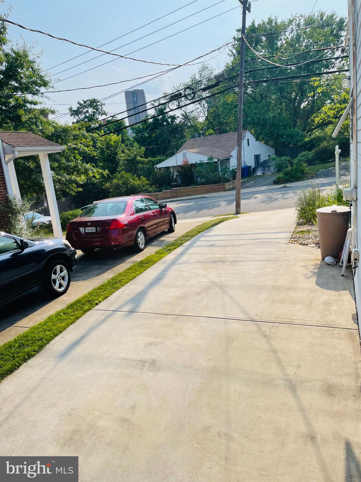 5018 South Chesterfield Road Arlington, VA 22206 - Photo 68 of 68 Long driveway, can fit 5 cars