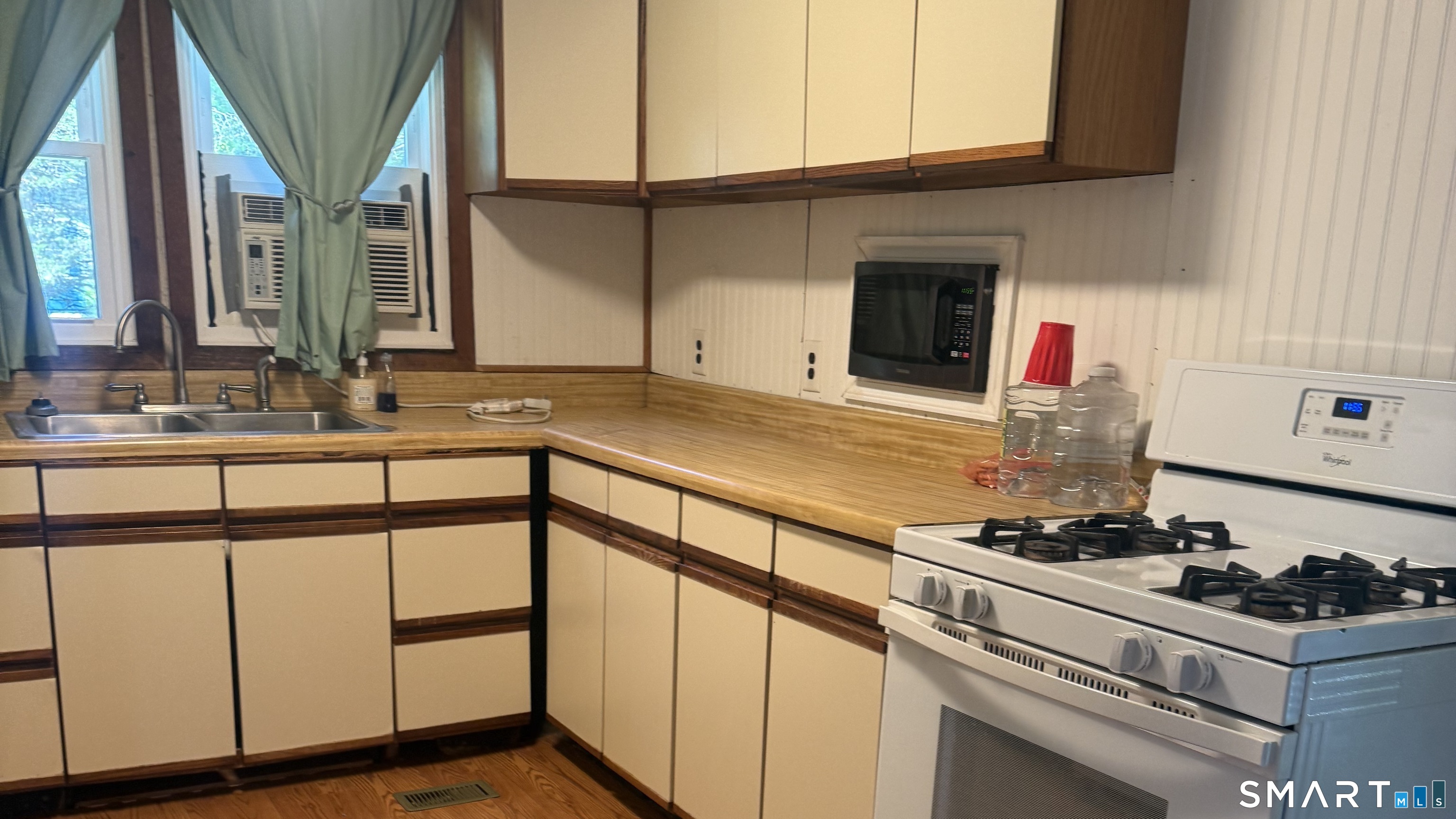 63 Evergreen Park Clinton, CT 06413 - Photo 8 of 11