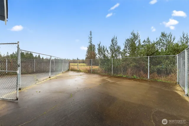 a view of a house with backyard and trees