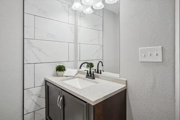 $2,350 | 2717 El Tivoli Drive, Dallas, TX 75211