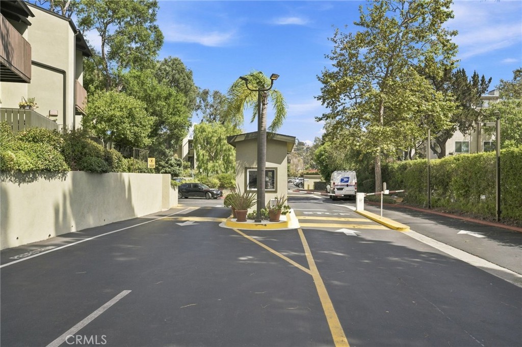 4812 Hollow Corner Road Culver City, CA 90230 - Photo 14 of 15 Gallery Image 14