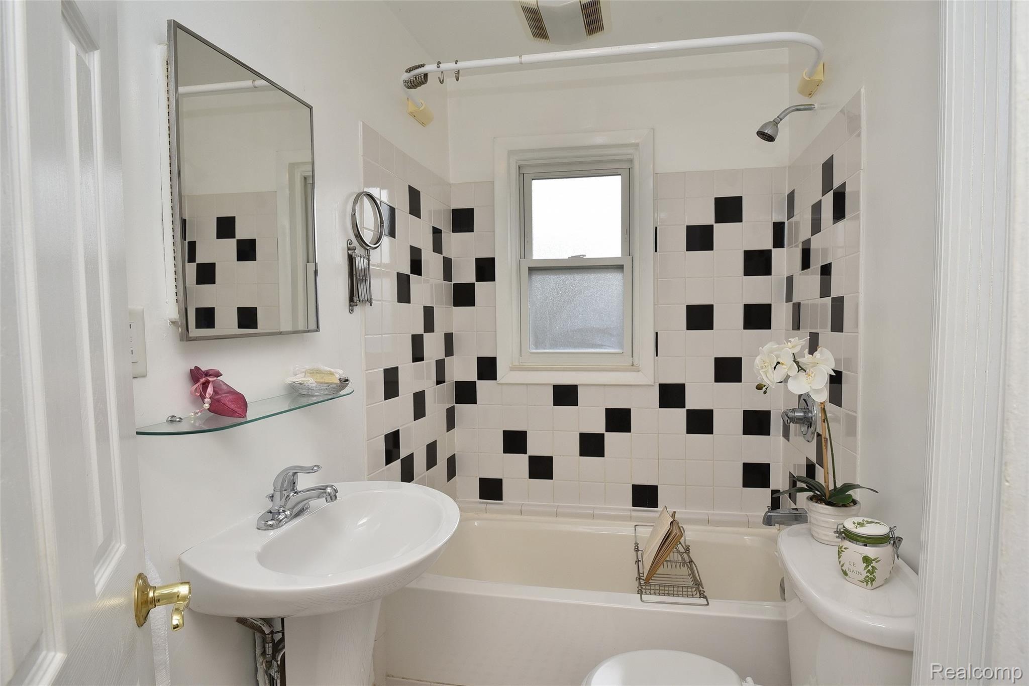 3138 Wakefield Road Berkley, MI 48072 - Photo 14 of 19 3138 Wakefield_14.JPG