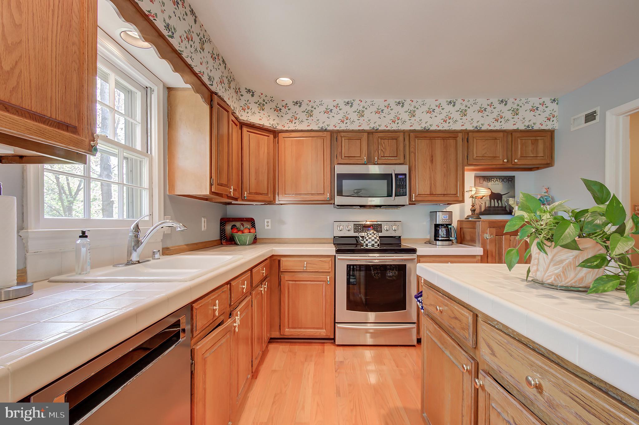 11972 Grey Squirrel Lane Reston, VA 20194 - Photo 16 of 70 Stainless Steel Appliances
