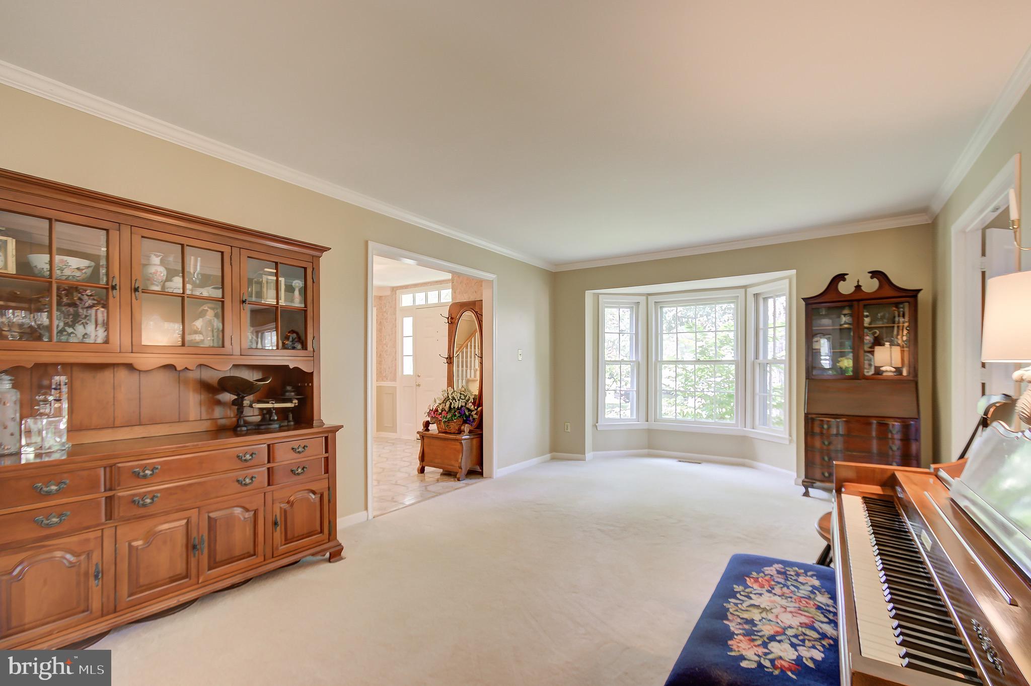 11972 Grey Squirrel Lane Reston, VA 20194 - Photo 38 of 70 Living Room With Bay Window