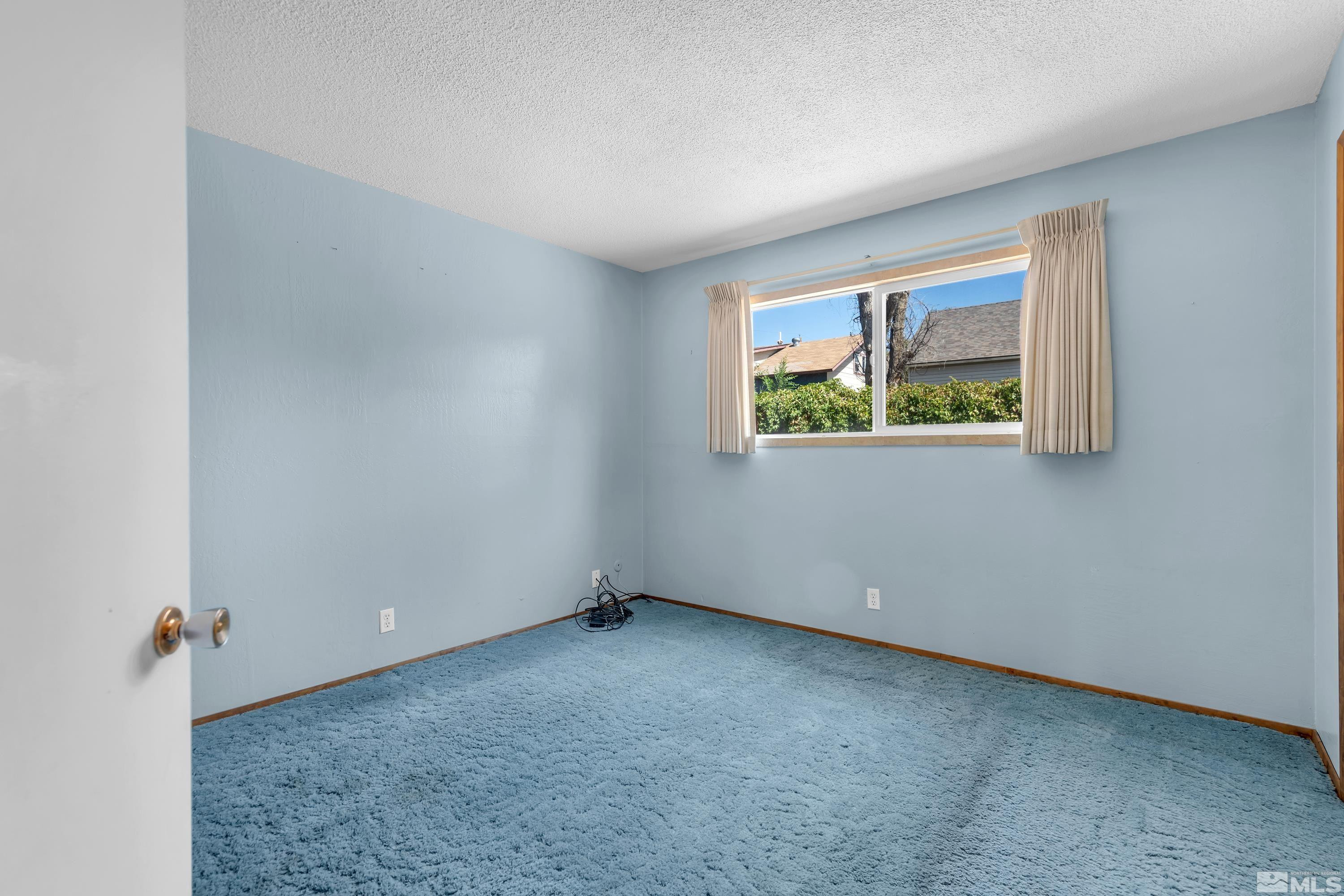 2555 Dyer Way Reno, NV 89512 - Photo 10 of 18 an empty room with windows