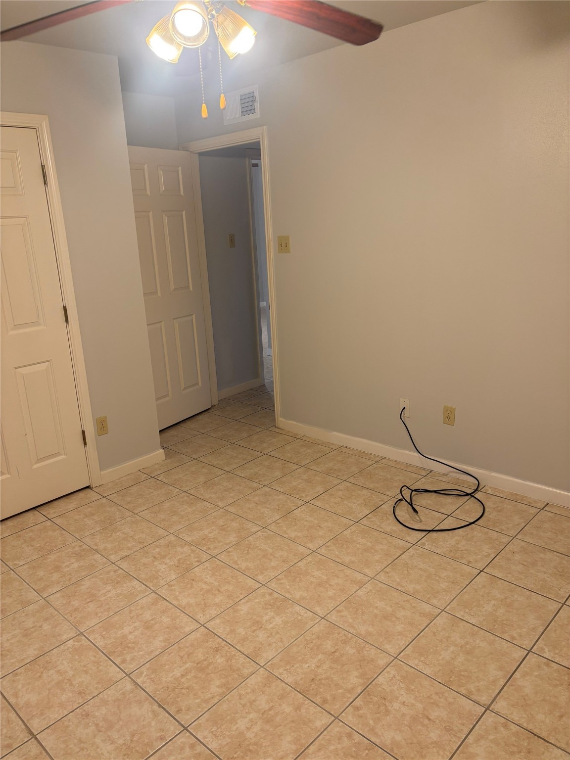 14333 Memorial Drive, Unit 39 Houston, TX 77079 - Photo 18 of 20 a view of a room with gym equipment