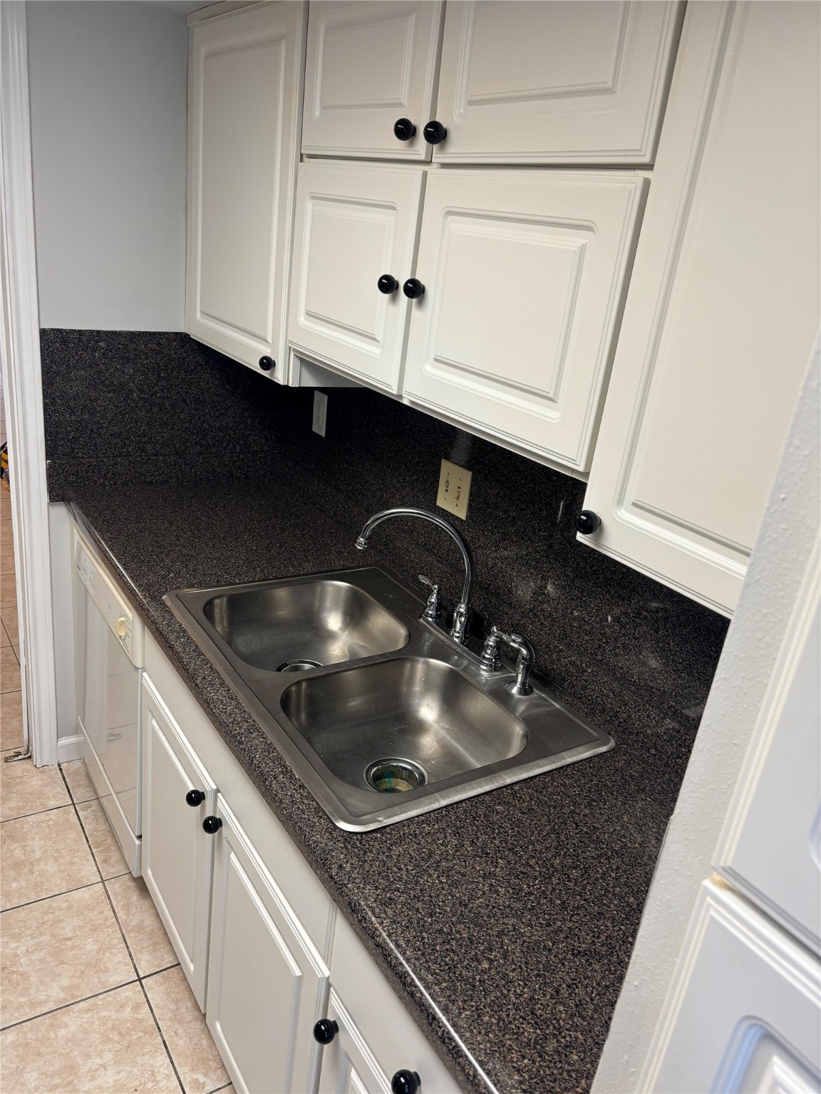 14333 Memorial Drive, Unit 39 Houston, TX 77079 - Photo 5 of 20 a close view of sink and tap