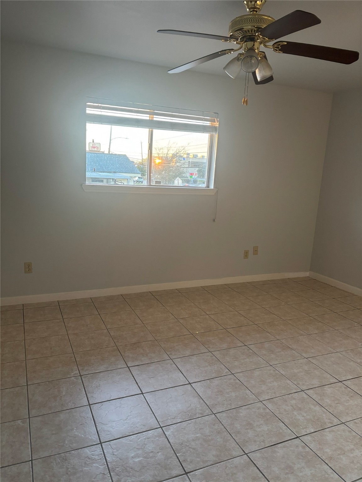 14333 Memorial Drive, Unit 39 Houston, TX 77079 - Photo 8 of 20 a view of an empty room with a window