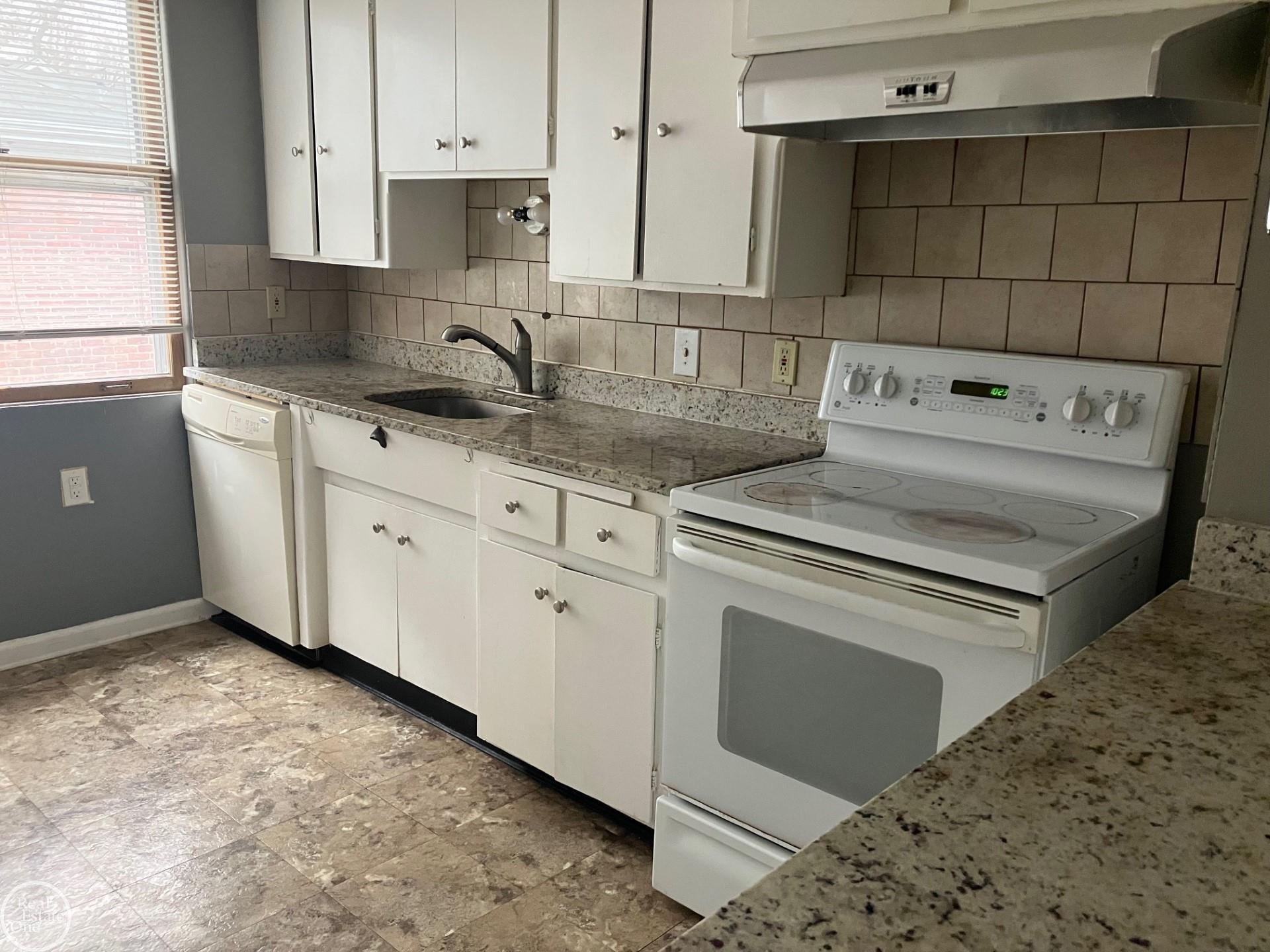 896 Rivard Boulevard Grosse Pointe, MI 48230 - Photo 8 of 21