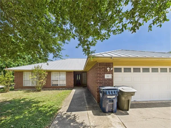 $2,200 | 301 Rosemary Lane, College Station, TX 77840