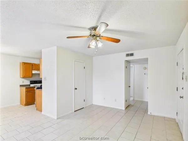 $2,200 | 301 Rosemary Lane, College Station, TX 77840