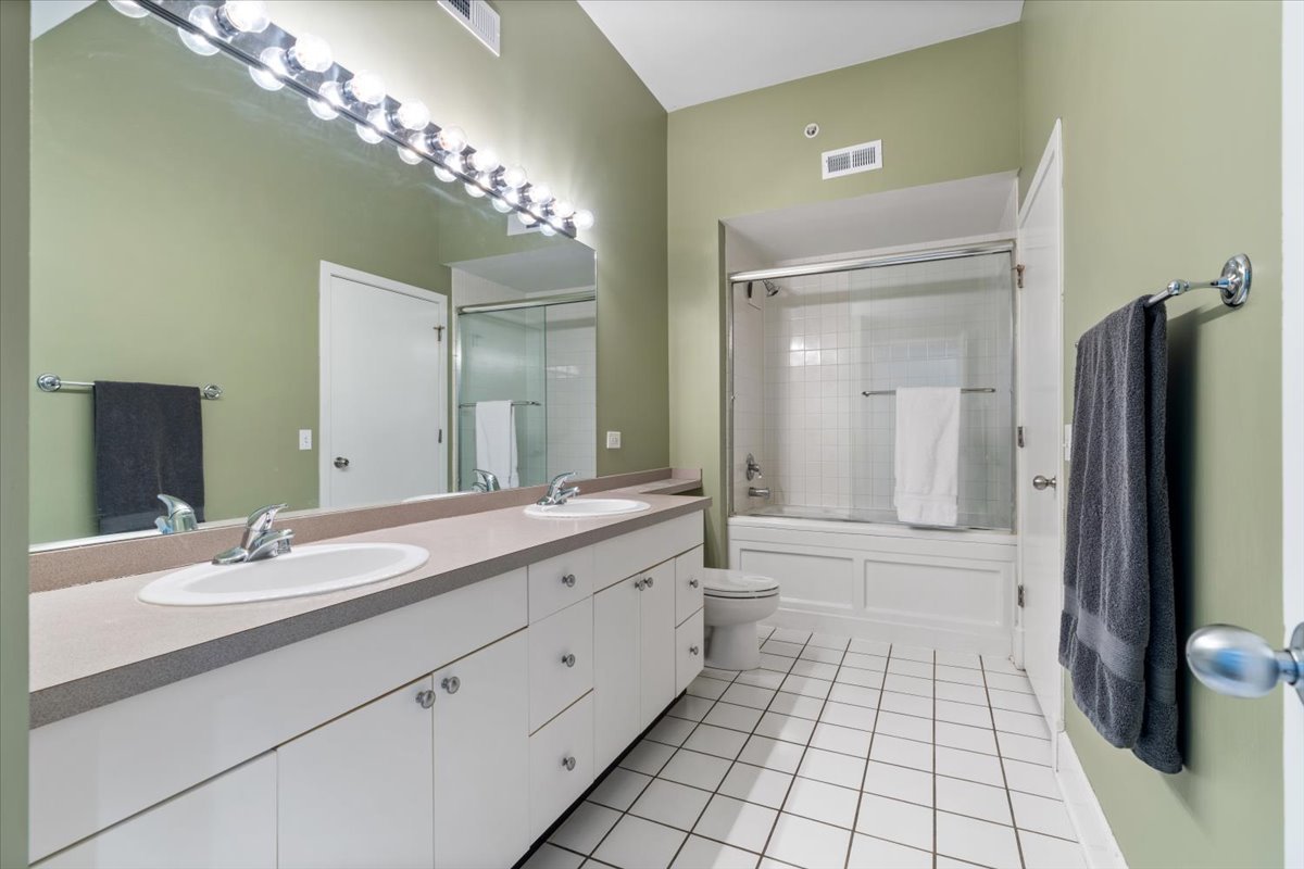 165 North Canal Street, Unit 706 Chicago, IL 60606 - Photo 16 of 27 a bathroom with a double vanity sink and a mirror