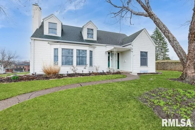 $165,000 | 801 10th Avenue, Fulton, IL 61252