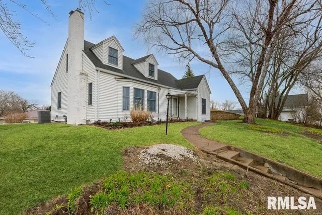 $165,000 | 801 10th Avenue, Fulton, IL 61252