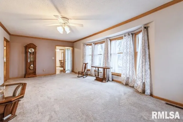 $165,000 | 801 10th Avenue, Fulton, IL 61252