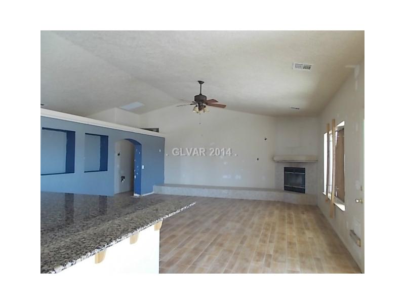 2741 West Blosser Ranch Road Pahrump, NV 89060 - Photo 6 of 19 Great Room.