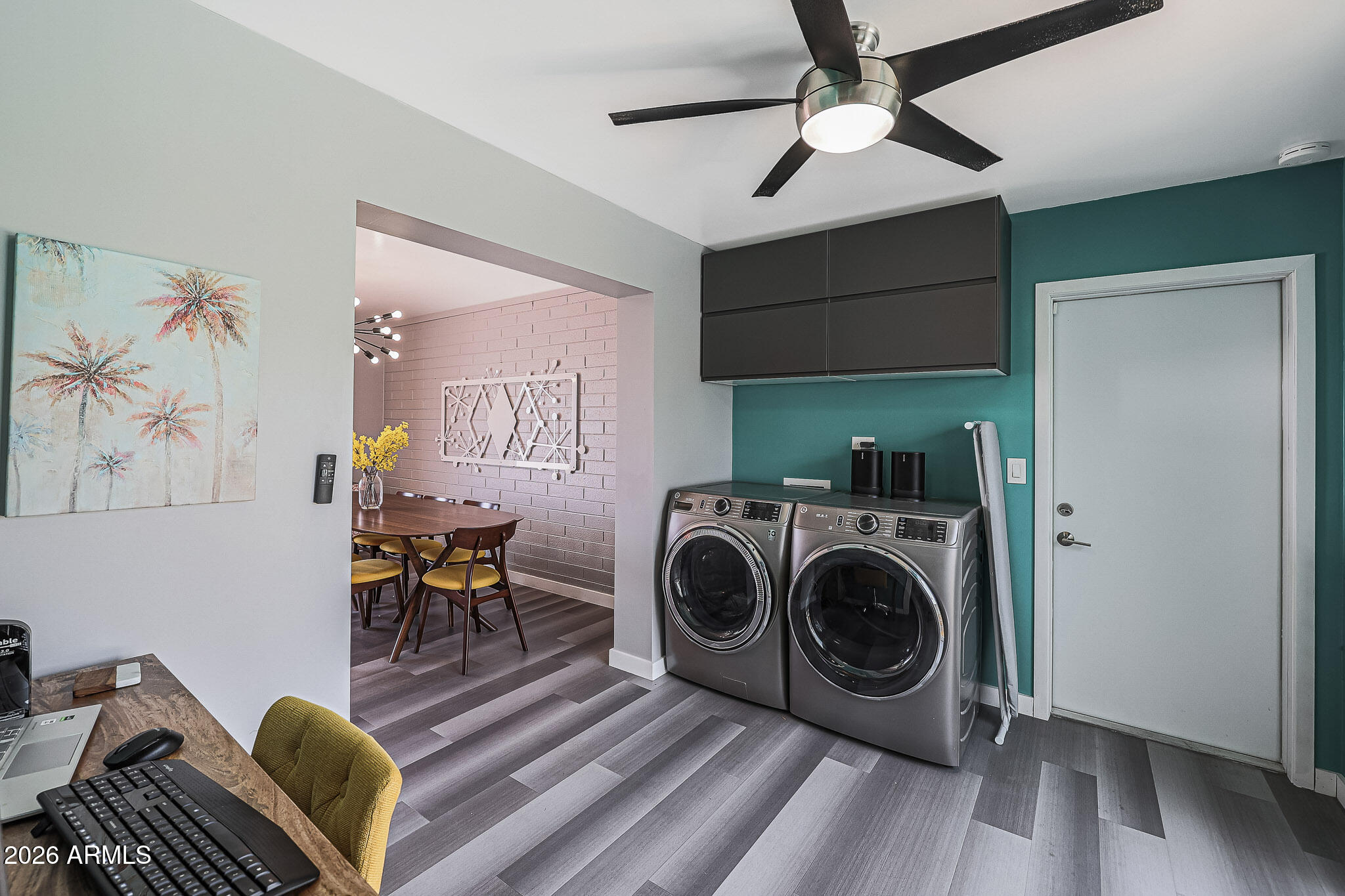 2201 East Marilyn Road Phoenix, AZ 85022 - Photo 23 of 47 a view of living room washer and dryer