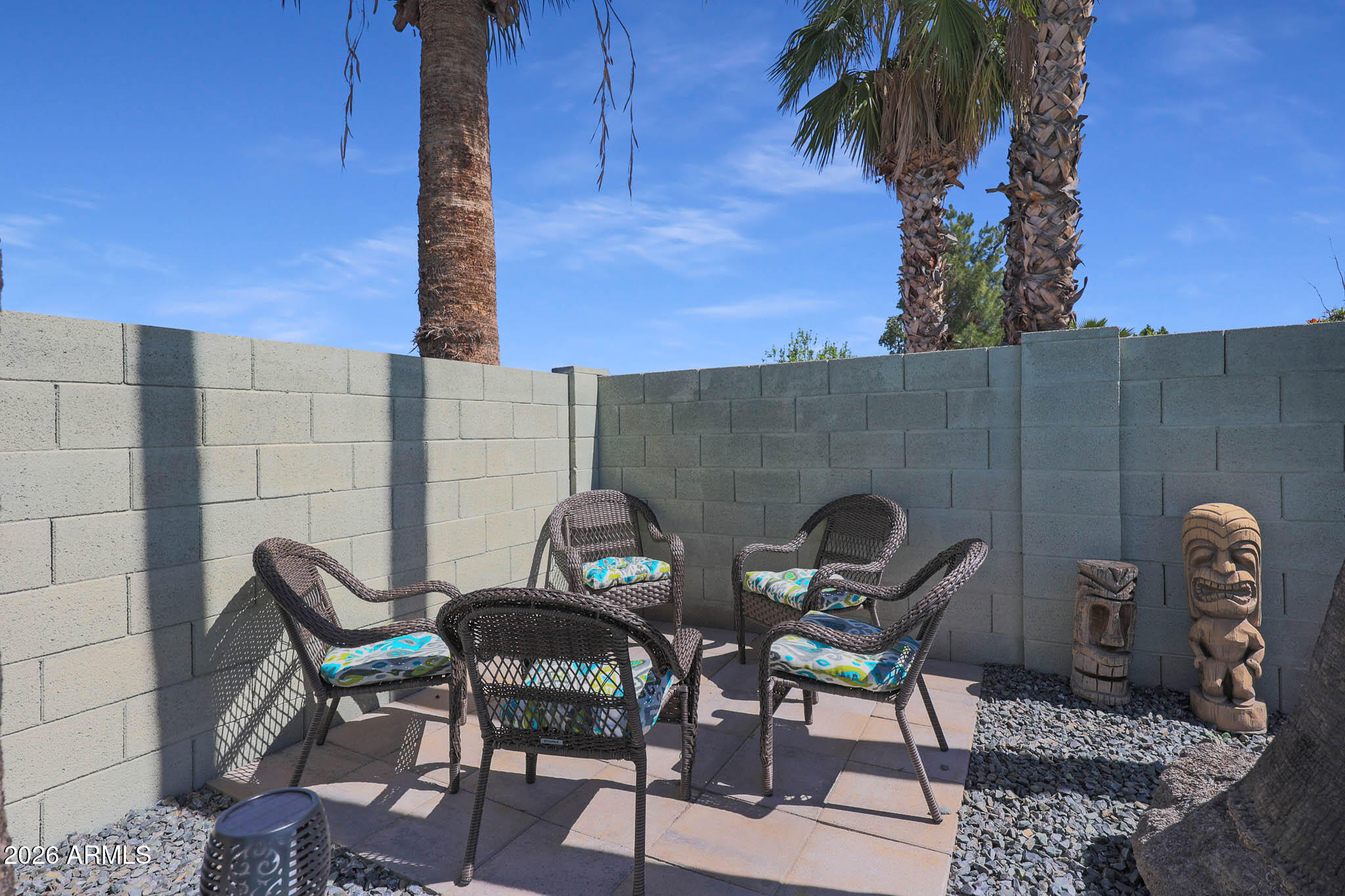2201 East Marilyn Road Phoenix, AZ 85022 - Photo 41 of 47 a view of a chairs and table in the patio