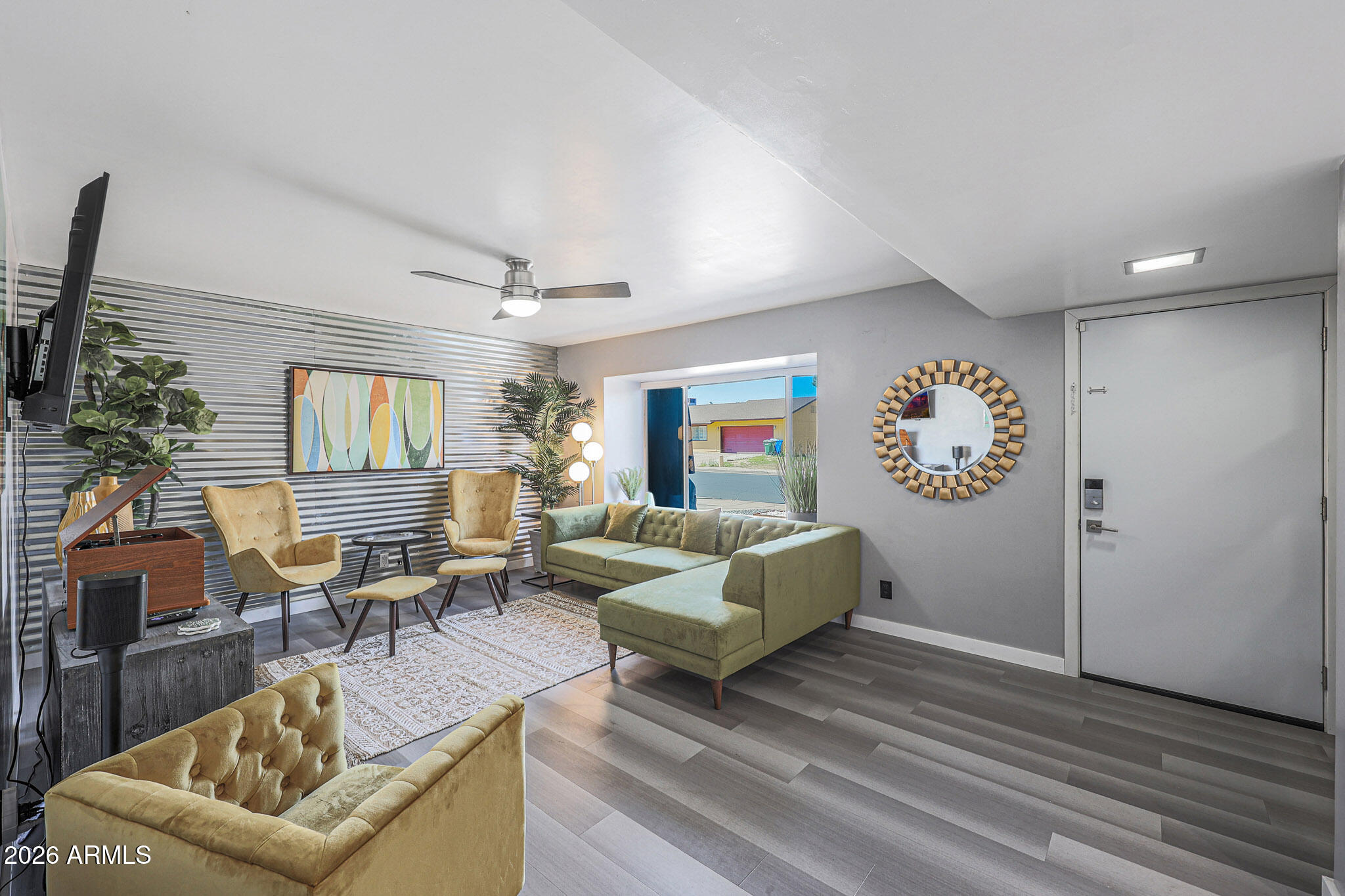 2201 East Marilyn Road Phoenix, AZ 85022 - Photo 5 of 47 a living room with furniture