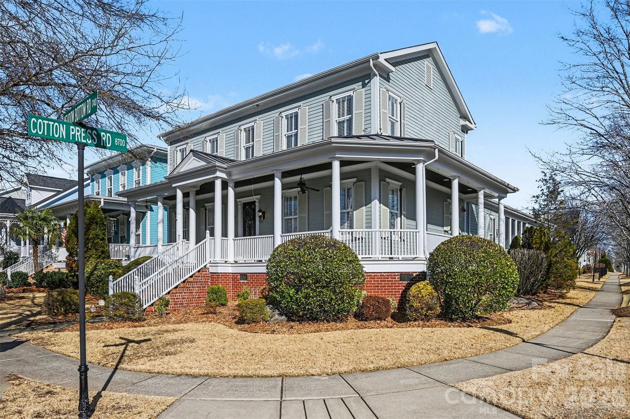 17531 Meadow Bottom Road Charlotte, NC 28277 - Photo 4 of 47 a front view of a house with a garden