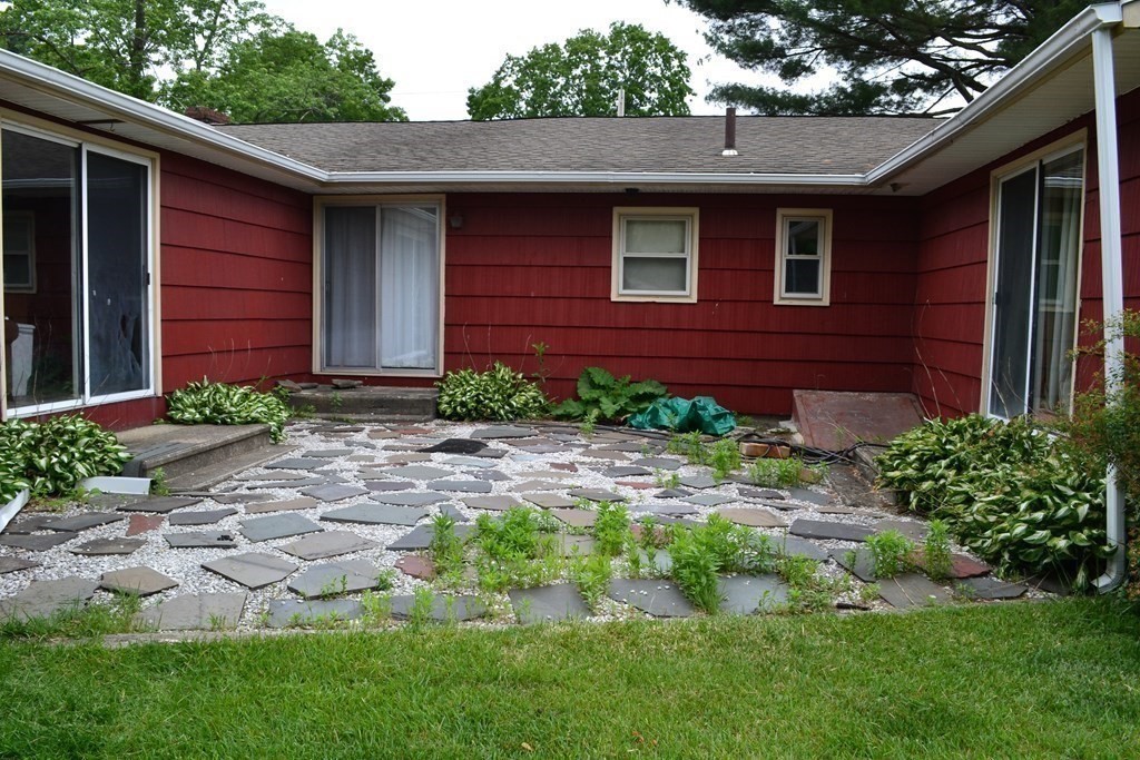 67 Bigelow Road Lancaster, MA 01523 - Photo 5 of 8 a front view of a house with garden