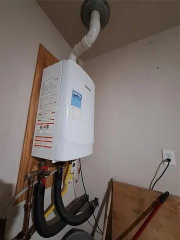 $2,450 | 13117 Fencerow Road, Fort Worth, TX 76244