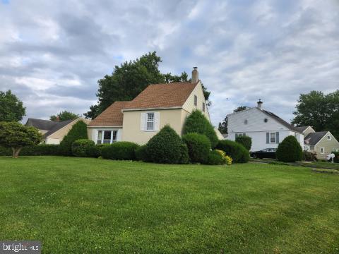 8726 Sagamore Road Philadelphia, PA 19128 - Photo 1 of 21