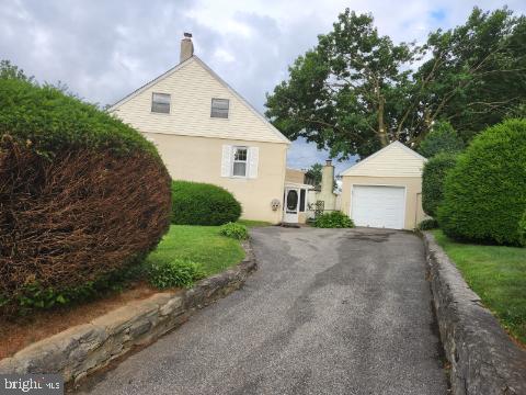 8726 Sagamore Road Philadelphia, PA 19128 - Photo 4 of 21