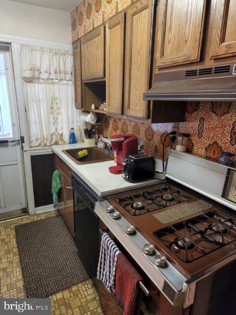 8726 Sagamore Road Philadelphia, PA 19128 - Photo 10 of 21