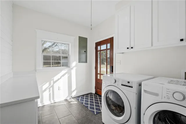 a view of entryway with washer and dryer