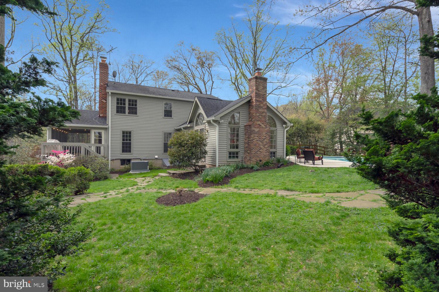 723 Forest Park Road Great Falls, VA 22066 - Photo 62 of 71 a front view of house with yard and green space