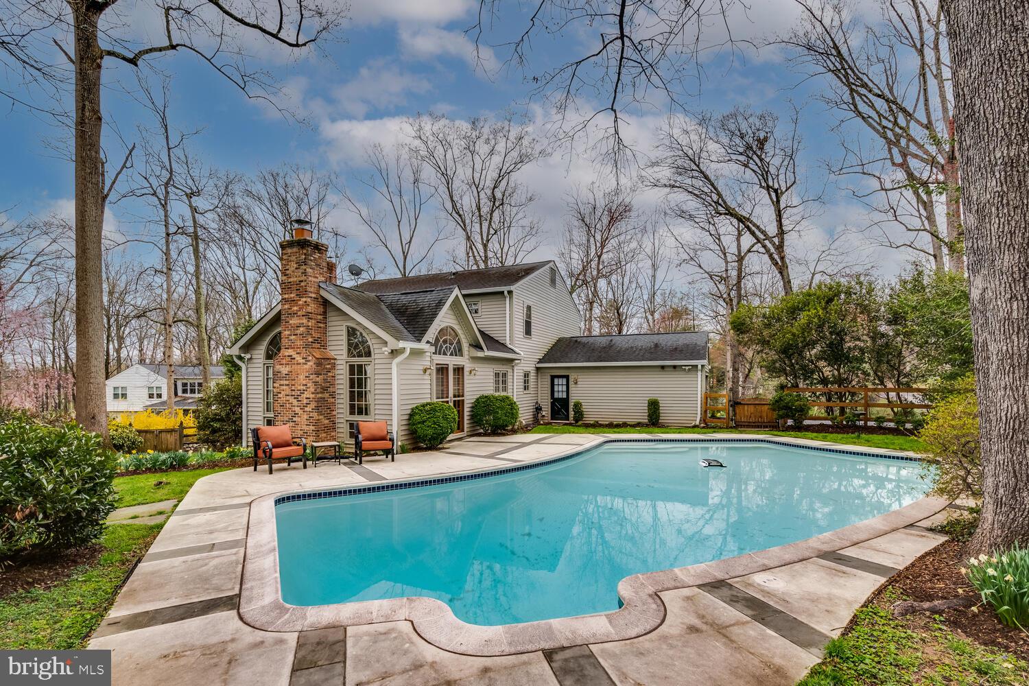 723 Forest Park Road Great Falls, VA 22066 - Photo 9 of 71 Stunning backyard pool