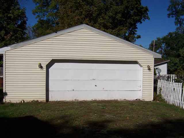 409 Williams Street Howe, IN 46746 - Photo 3 of 9 Gallery Image 3