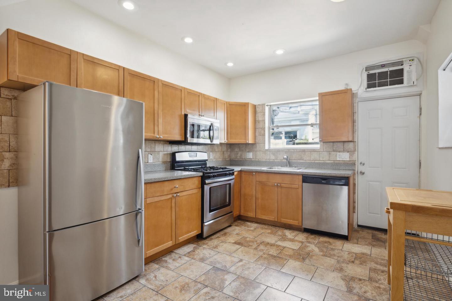 2335 South Chadwick Street Philadelphia, PA 19145 - Photo 5 of 10 Kitchen