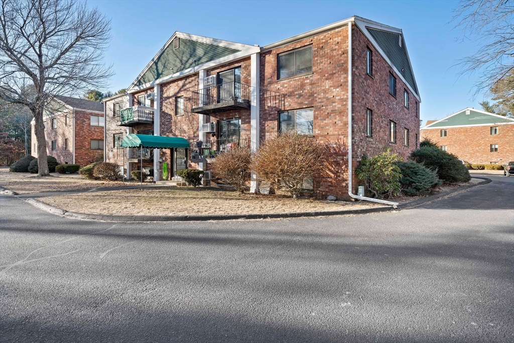 678 Plain Street, Unit 4A Marshfield, MA 02050 - Photo 2 of 23