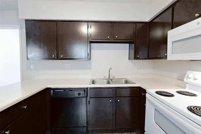 $774 | 2809 West William Cannon Drive, Unit D202, Austin, TX 78745