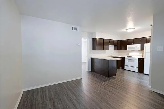 $775 | 2809 West William Cannon Drive, Unit D202, Austin, TX 78745