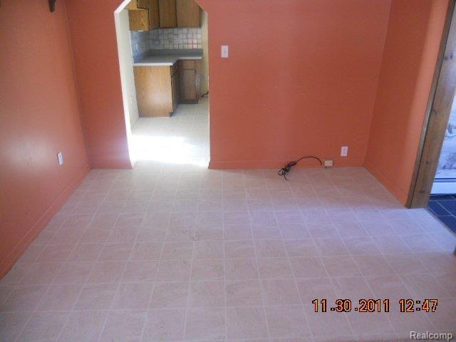 642 Pine Tree Road Lake Orion, MI 48362 - Photo 5 of 9 DSCN9809.JPG
