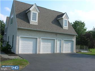 26 Ridings Way Chadds Ford, PA 19317 - Photo 2 of 10 Garage