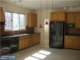 26 Ridings Way Chadds Ford, PA 19317 - Photo 8 of 10 Kitchen