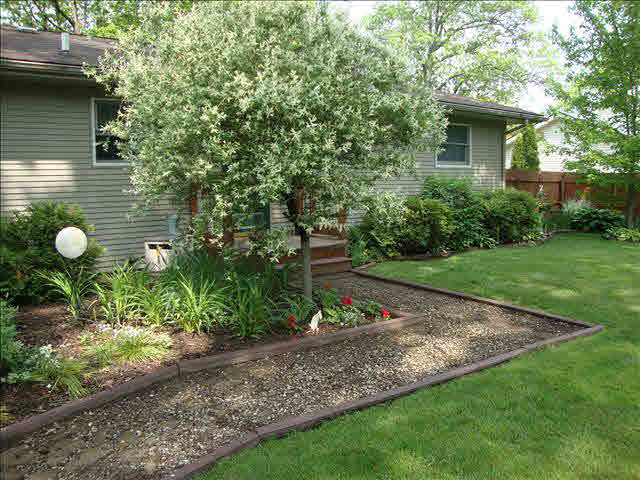 11540 Douglas Road Temperance, MI 48182 - Photo 16 of 20 Gorgeous Landscaping