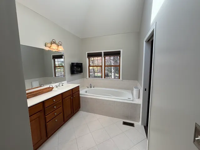 $550,000 | 3401 Thunderbird Lane, Crystal Lake, IL 60012